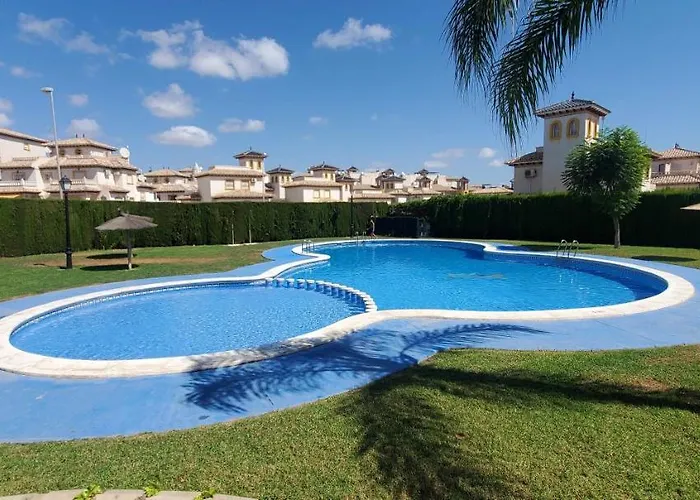 Alojamiento Simon Hotel