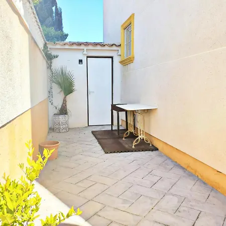 Alojamiento Simon Hotel