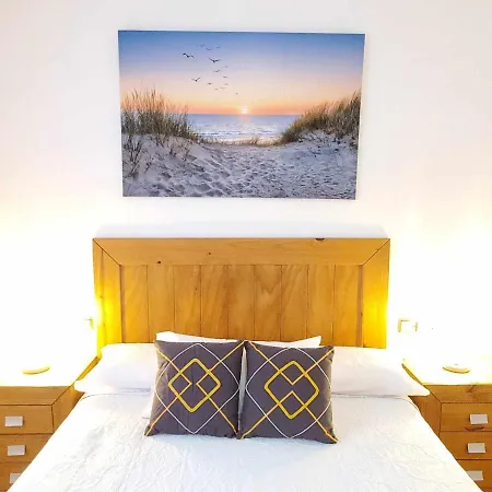 Alojamiento Simon Hotel *