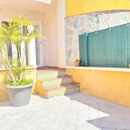 Alojamiento Simon Hotel *